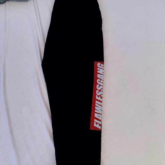 💥DEAL💥 Flawless Gang x IceTrayYang x Johnny Dang T-shirt Sweats & Beanie 🔥